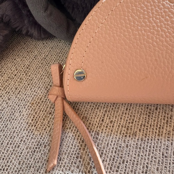 CHLOE, 💯 Authentic Pink Leather Logo Embossed Cosmetic Bag - Picture 7 of 16